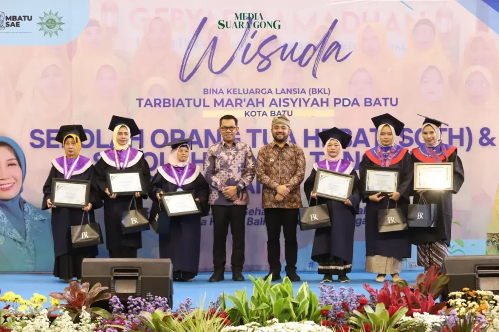 Wisuda Sekolah Orang Tua Hebat (SOTH) dan Sekolah Lansia Tangguh (Selantang) Jenjang S1 dan S2 Tahun 2024. Diselenggarakan oleh Bina Keluarga Lansia (BKL) Tarbiatul Mar'ah Aisyiyah PDA Kota Batu.