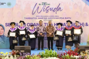 Wali Kota dan Wakil Wali Kota Hadiri Wisuda SOTH dan Selantang Angkatan II PD Aisyiyah Batu
