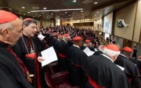 Sebanyak 133 kardinal dari 70 negara tengah bersiap memasuki Santa Marta, tempat isolasi khusus menjelang dimulainya konklaf pemilihan Paus baru