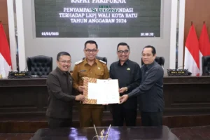Wali Kota Batu Terima Rekomendasi DPRD Kota Batu Terkait LKPJ