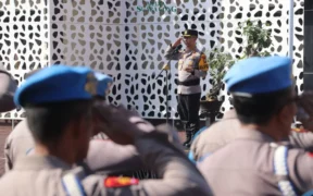Ft : Suasana upacara PTDH seorang oknum personel polisi yang mengalami disorientasi seksual si halaman Mapolres Trenggalek
