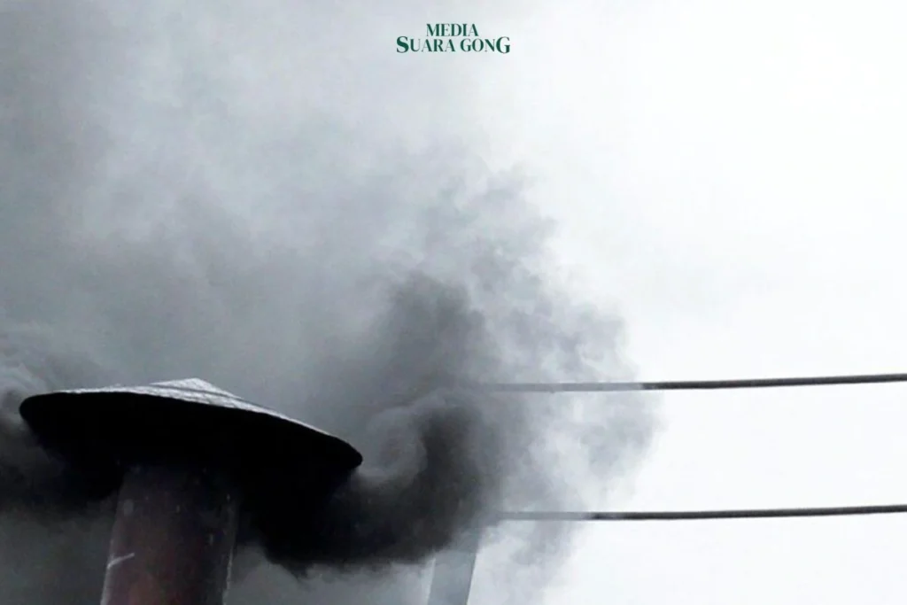 Hari Pertama Konklaf: Asap Hitam Membumbung, Paus Baru Belum Terpilih