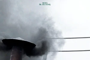 Hari Pertama Konklaf: Asap Hitam Membumbung, Paus Baru Belum Terpilih