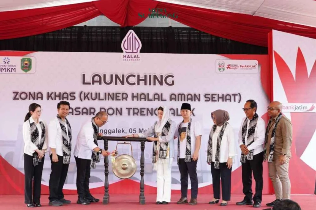 Ft : suasana launching zona KHAS (Kuliner Halal, Aman, dan Sehat) Pasar Pon yang digalakkan oleh Kementerian UMKM RI dan Pemerintah Kabupaten Trenggalek