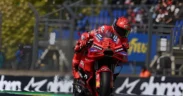 Di Motogp Prancis 2025, Marc Marquez kembali menunjukkan taringnya bersama Ducati Lenovo, memuncaki dua sesi latihan dan mengokohkan statusnya sebagai favorit juara akhir pekan ini.