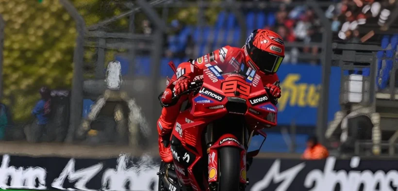 Di Motogp Prancis 2025, Marc Marquez kembali menunjukkan taringnya bersama Ducati Lenovo, memuncaki dua sesi latihan dan mengokohkan statusnya sebagai favorit juara akhir pekan ini.