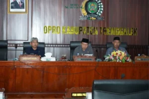 Sekda Trenggalek Beri Jawaban Ranperda Perubahan OPD