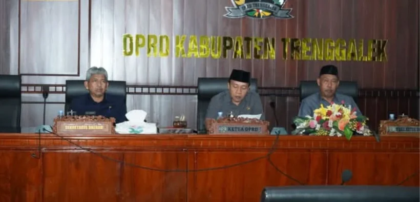Ft : suasana rapat paripurna DPRD Trenggalek dengan agenda dengar jawaban Bupati Atas Ranperda Perubahan Pembentukan OPD Baru