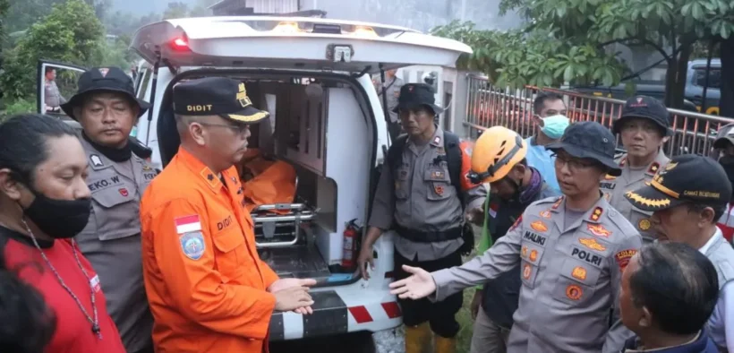 Petugas gabungan telah berhasil menemukan dua jenazah yang merupakan korban dari tanah longsor Desa Depok, Kabupaten Trenggalek