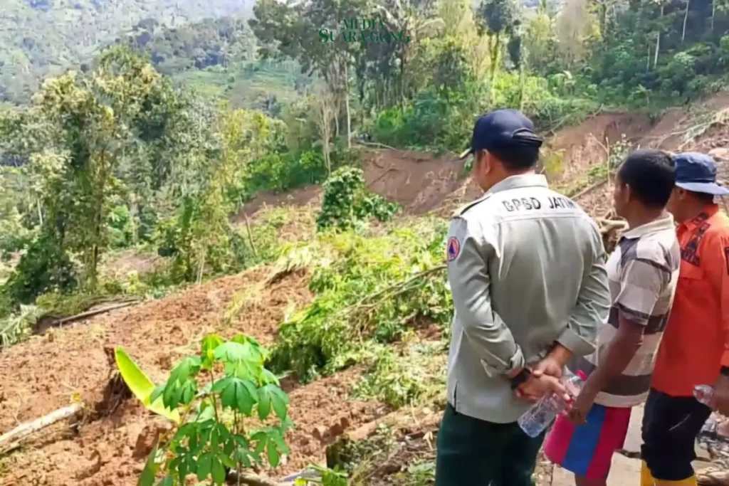 BPBD Jatim Tanggap Darurat Longsor Trenggalek
