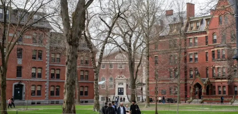 Pemerintahan Donald Trump berupaya cabut izin Universitas Harvard dalam menerima mahasiswa internasional mendapat ganjalan hukum.