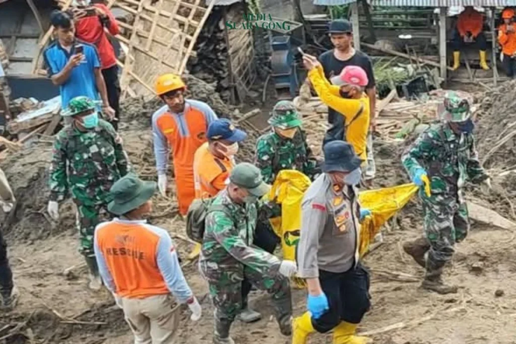 Semua Korban Tanah Longsor Di Trenggalek Ditemukan/Proses Evakuasi (Mil/Pers)