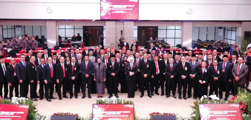 Bank Jatim membagikan dividen sebesar Rp 821 miliar dalam RUPS Tahunan 2024 dan mengangkat Winardi Legowo sebagai calon Direktur Utama. Simak capaian kinerja dan strategi ekspansi terbaru Bank Jatim di tengah pertumbuhan ekonomi Jawa Timur.