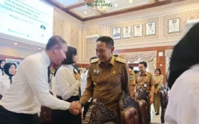 Sebanyak 50 CPNS formasi tahun 2024 Periode I resmi menerima Surat Keputusan (SK) pengangkatan dari Pemerintah Kota Malang.