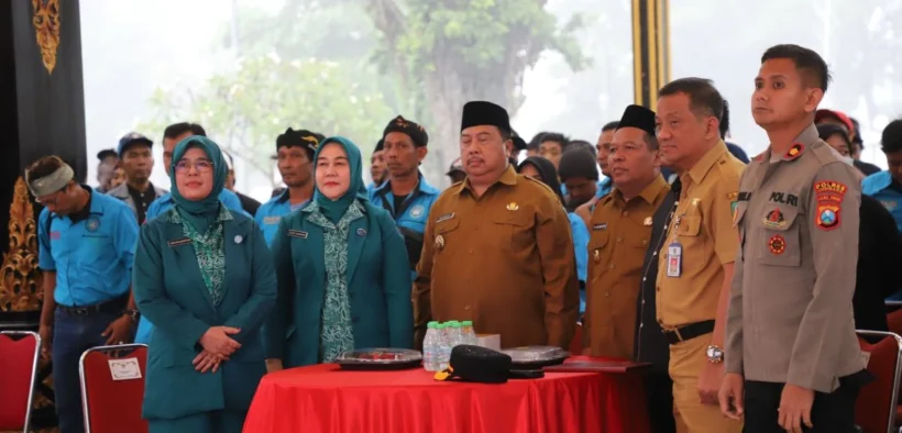 Bupati Jombang, Warsubi Buka Forum Rembuk antara untuk PKL se-Kabupaten Jombang yang digelar di Pendopo Kabupaten, Senin (26/5/2025).