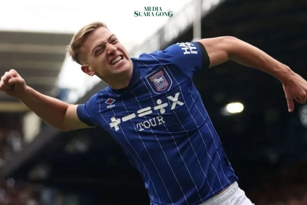 Striker muda Ipswich Town, Liam Delap, dikabarkan telah menjatuhkan pilihannya kepada The Blues, mengabaikan minat dari Manchester United.