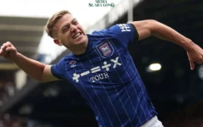 Striker muda Ipswich Town, Liam Delap, dikabarkan telah menjatuhkan pilihannya kepada The Blues, mengabaikan minat dari Manchester United.
