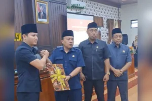 Bupati Trenggalek Serahkan Nota Usulan Raperda Pembentukan Dan Susunan Perangkat Daerah Ke DPRD