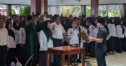 Bupati Trenggalek, Mochammad Nur Arifin resmi melantik 992 Aparatur Sipil Negara (ASN) tahun anggaran 2024. Di Pendopo Manggala Praja Nugraha, Kamis (15/05/2025)