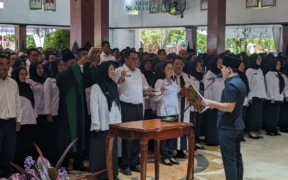 Bupati Trenggalek, Mochammad Nur Arifin resmi melantik 992 Aparatur Sipil Negara (ASN) tahun anggaran 2024. Di Pendopo Manggala Praja Nugraha, Kamis (15/05/2025)