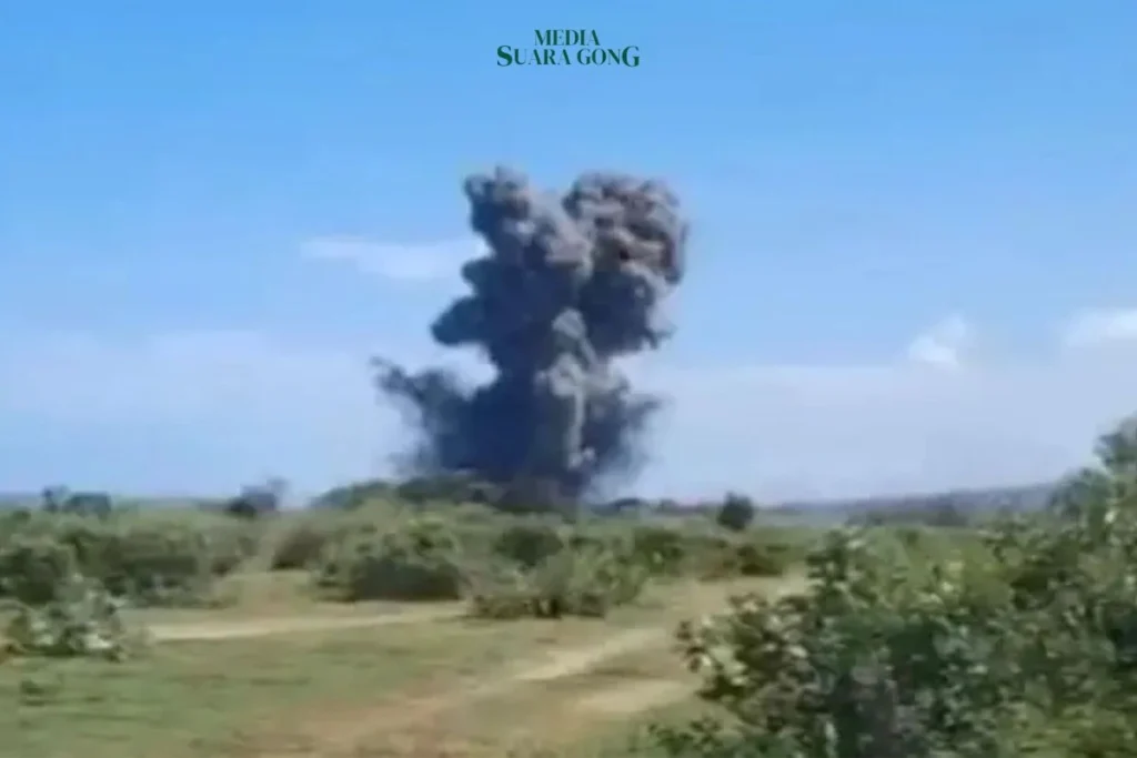 Sebanyak 13 orang dilaporkan tewas dalam insiden ledakan amunisi kedaluwarsa milik TNI Angkatan Darat di Garut, Jawa Barat