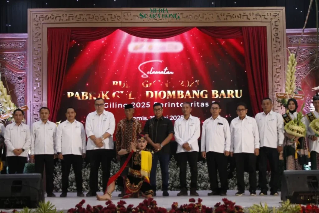 PT Sinergi Gula Nusantara (SGN) Pabrik Gula (PG) Djombang Baru menggelar selamatan buka giling 2025 secara meriah dengan Prosesi Manten Tebu