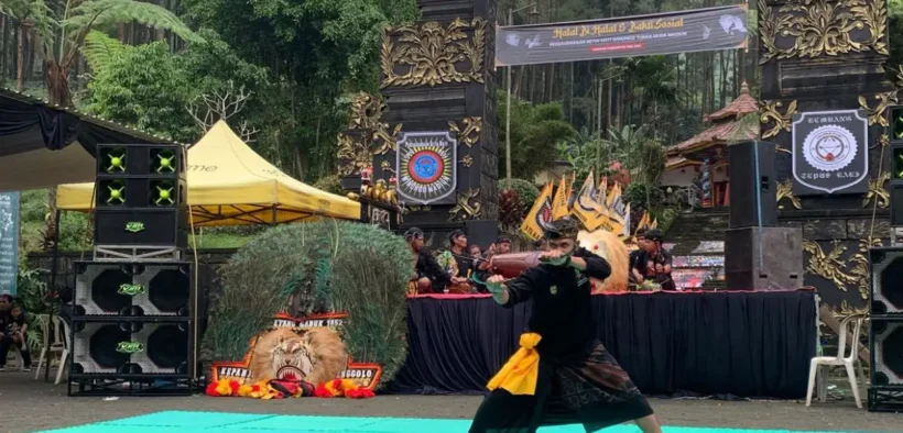 Halal Bihalal PSHW Tuntas Muda Madiun Cabang Kabupaten Malang Meriahkan Gunung Kawi