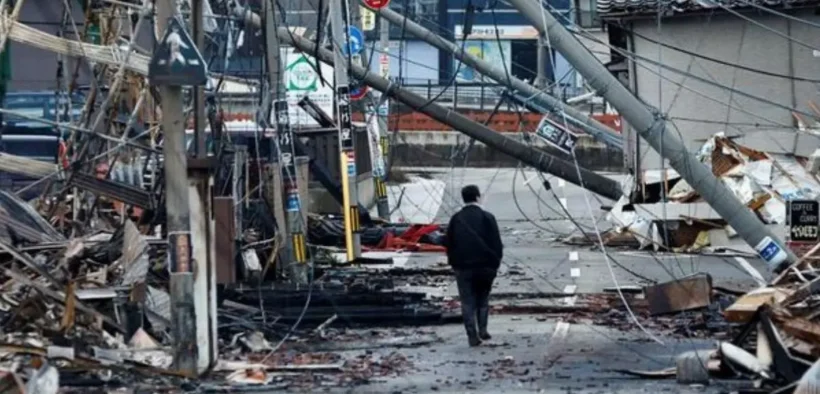 Jalan Asaichi-dori yang terbakar akibat gempa bumi, di Wajima, Jepang, 4 Januari 2024. (REUTERS/KIM KYUNG-HOON)