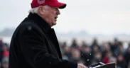 Presiden Amerika Serikat (AS) Donald Trump tengah mempertimbangkan kebijakan tarif impor baru untuk besar negara mitra dagangnya.
