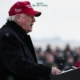 Presiden Amerika Serikat (AS) Donald Trump tengah mempertimbangkan kebijakan tarif impor baru untuk besar negara mitra dagangnya.