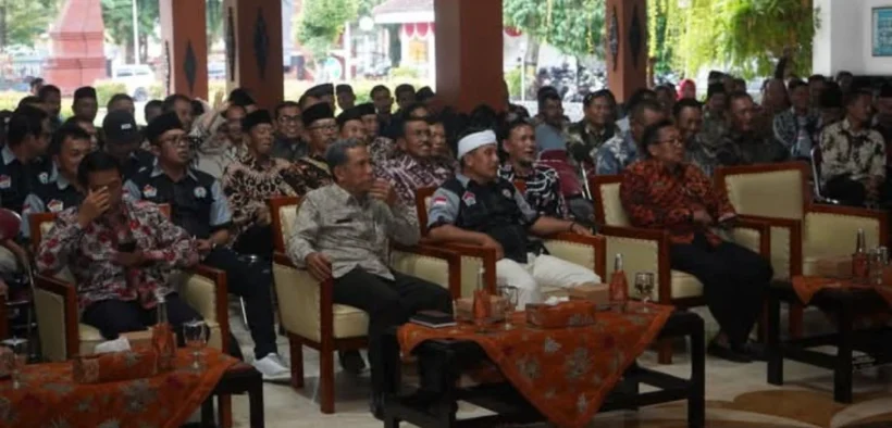 Sekda Edy saat memberikan sambutan dalam sosialisasi kesepakatan pembentukan Koperasi Merah Putih Desa/Kelurahan di Pendopo Manggala Praja Nugraha Trenggalek (Mil/Pers)