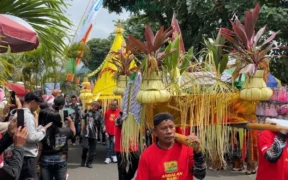 Ratusan nelayan di Perairan Prigi Kecamatan Watulimo Kabupaten Trenggalek menggelar tradisi Larung Sembonyo.