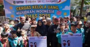 Sebanyak 1.000 siswa dibukakan rekening di Bank Jatim pada kegiatan bulan literasi keuangan di Banyuwangi pada hari Jumat (2/5/2025).