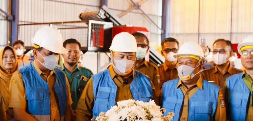 Bupati Jombang Warsubi tinjau Tempat Pemrosesan Akhir (TPA) sampah serta berangkatkan pengiriman perdana Produk Sampah RDF