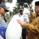 Pada Selasa (20/5/2025), Bupati Jombang Warsubi meninjau proses perbaikan Penerangan Jalan di ruas jalan Ploso