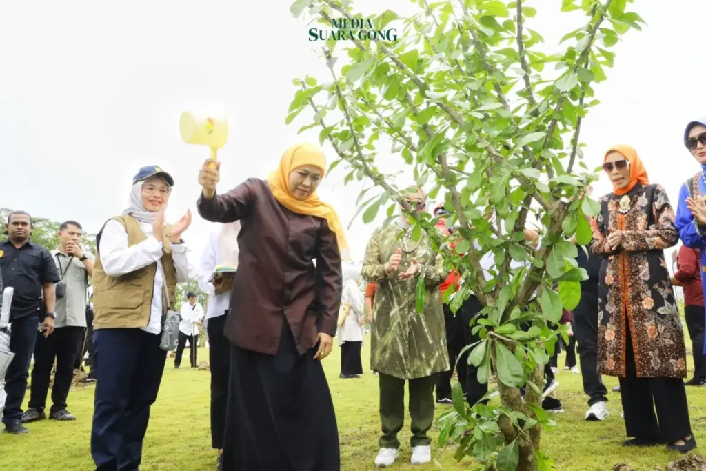 Tanam Pohon Maja di IKN Kalimantan Timur, Senin (12/5/2025), Gubernur Khofifah Tegaskan Peran Jawa Timur Sebagai Gerbang Baru Nusantara