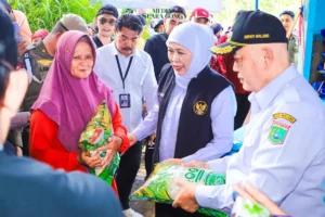 Gubernur Khofifah Gelar Pasar Murah untuk Warga Singosari