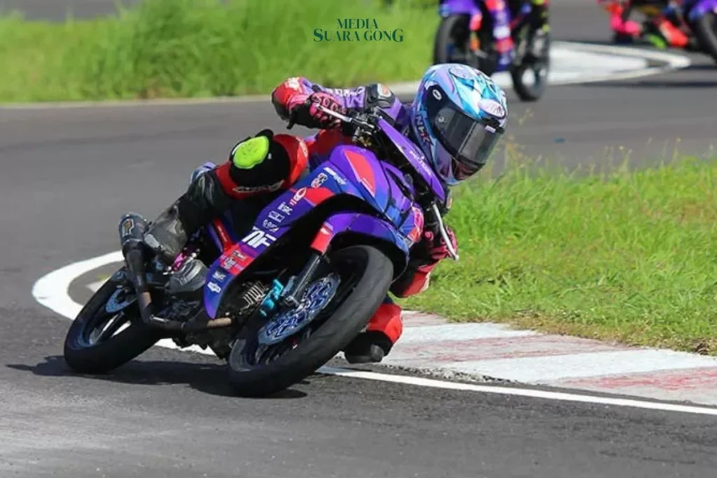 Hafizd Fahril Rasyadan, atau yang akrab disapa Rasya, mencuri perhatian dalam Kejuaraan Nasional (Kejurnas) Motoprix Seri 1 tahun 2025