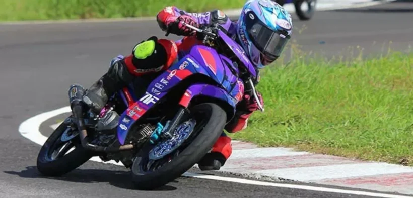 Hafizd Fahril Rasyadan, atau yang akrab disapa Rasya, mencuri perhatian dalam Kejuaraan Nasional (Kejurnas) Motoprix Seri 1 tahun 2025
