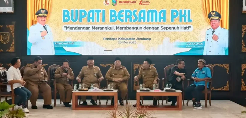 Pemerintah Kabupaten Jombang Gelar forum rembuk “Bupati Bersama Pedagang Kaki Lima (PKL)” di Pendopo Kabupaten Jombang (26/5/2025).