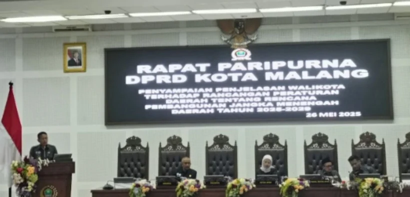 Suasana rapat paripurna DPRD Kota Malang saat Walikota mempresentasikan rancangan LKPJ 2025-2029 (Foto oleh: Galih)