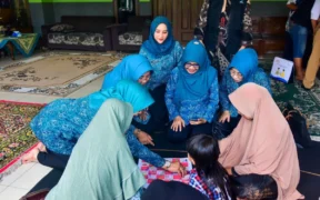 TP PKK Lumajang Apresiasi Inovasi Posyandu Lansia dengan Permainan Tradisional