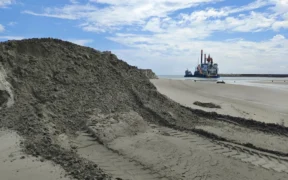 pengerukan pasir di pulau enggano lkrisis