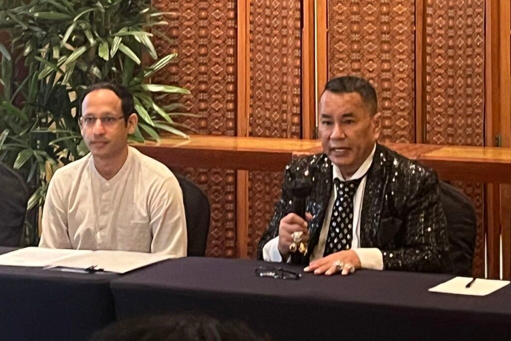 nadiem makarim dan hotman paris hutapea duduk bersama bicara tentang kasus laptop Chromebook