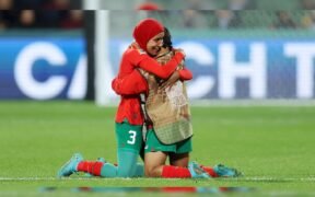 euro wanita 2025 portugal berpelukan