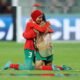 euro wanita 2025 portugal berpelukan