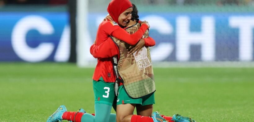 euro wanita 2025 portugal berpelukan