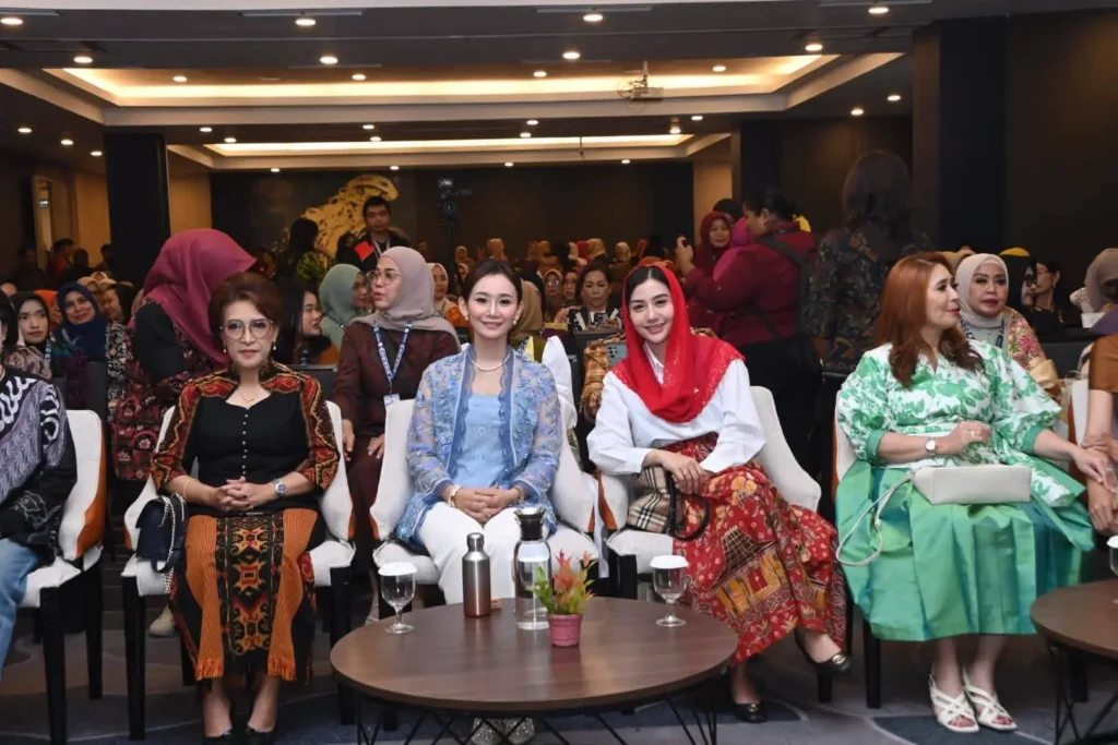 Novita Hardini saat menjadi keynote speaker dalam Munas VI Apkasi di Minahasa Utara