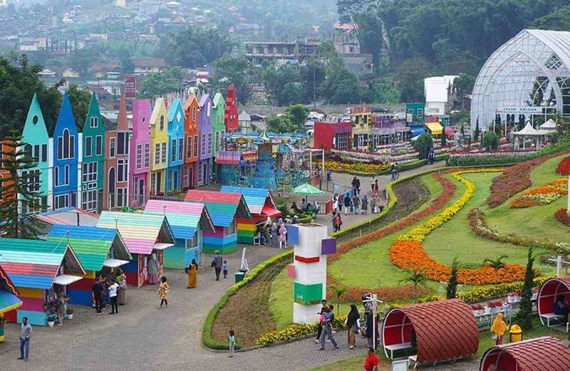Tempat wisata Florawisata Santerra de Laponte di Desa Pandesari, Kecamatan Pujon, Kabupaten Malang, terancam disegel