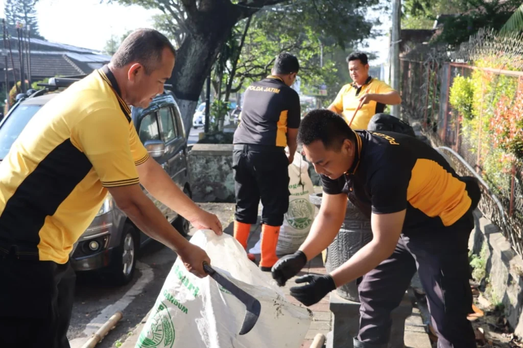 Dalam rangka menyambut Hari Bhayangkara ke-79 yang jatuh pada 1 Juli 2025 mendatang, Polres Batu menggelar kegiatan bakti sosial (baksos).